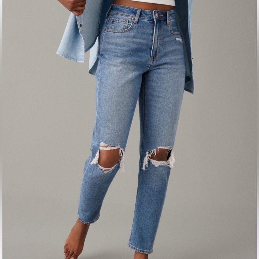 NWT American Eagle Super High Rise Ripped Mom Jean